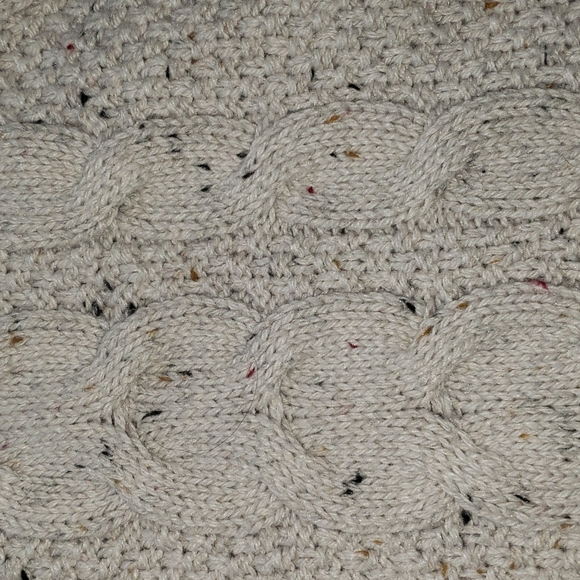 Old Navy off white & confetti cable knit sweater - Picture 4 of 8